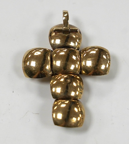 A yellow metal Masonic ball, 14mm. Condition - good